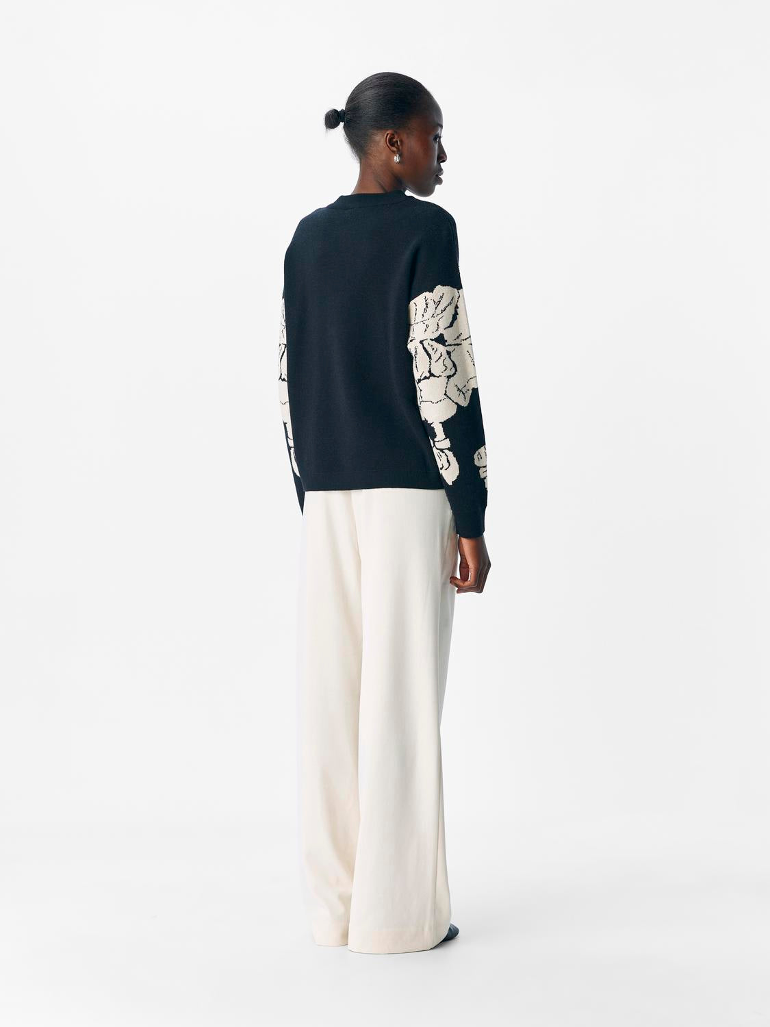 model_shot-back