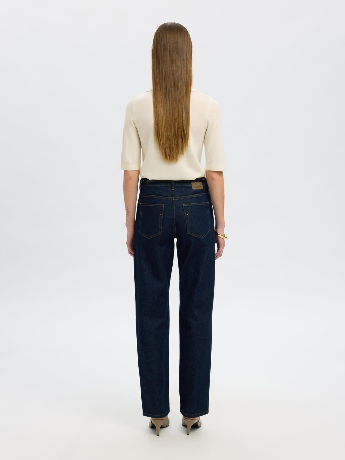 model_shot-back