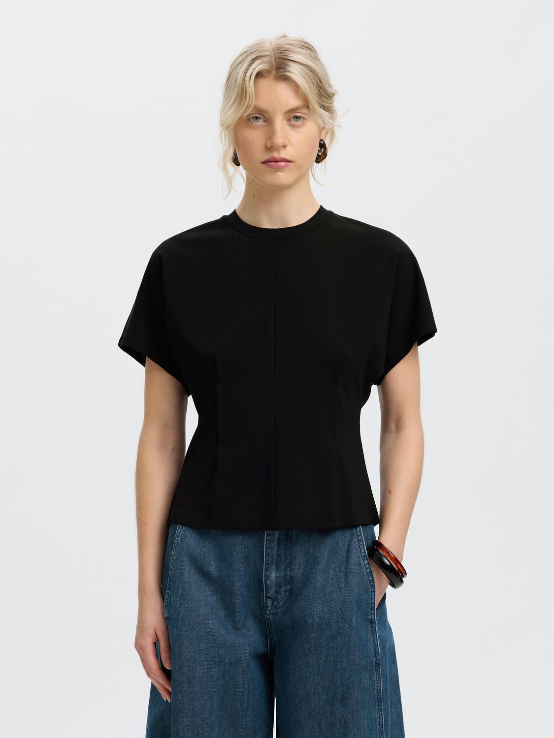model_shot-front